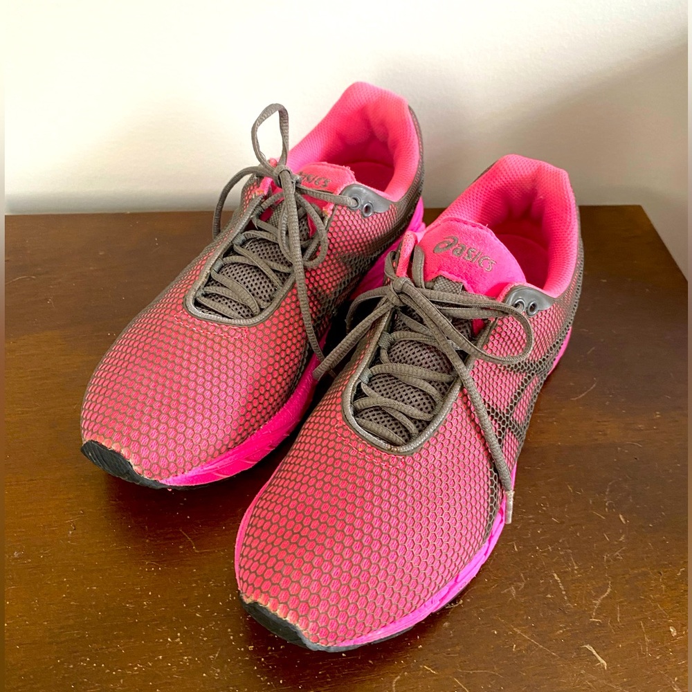 ASICS runner gently used